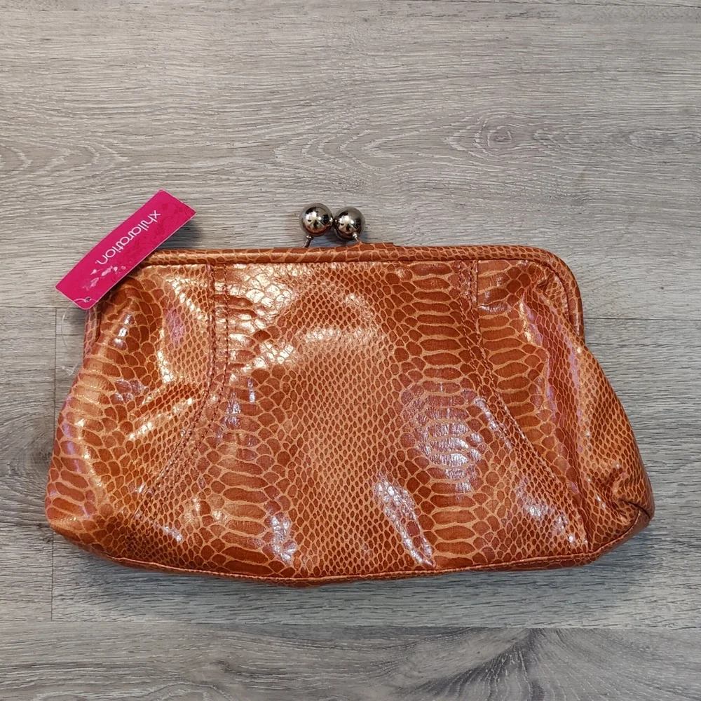 NWT Kiss Lock Orange Snack Skin Clutch